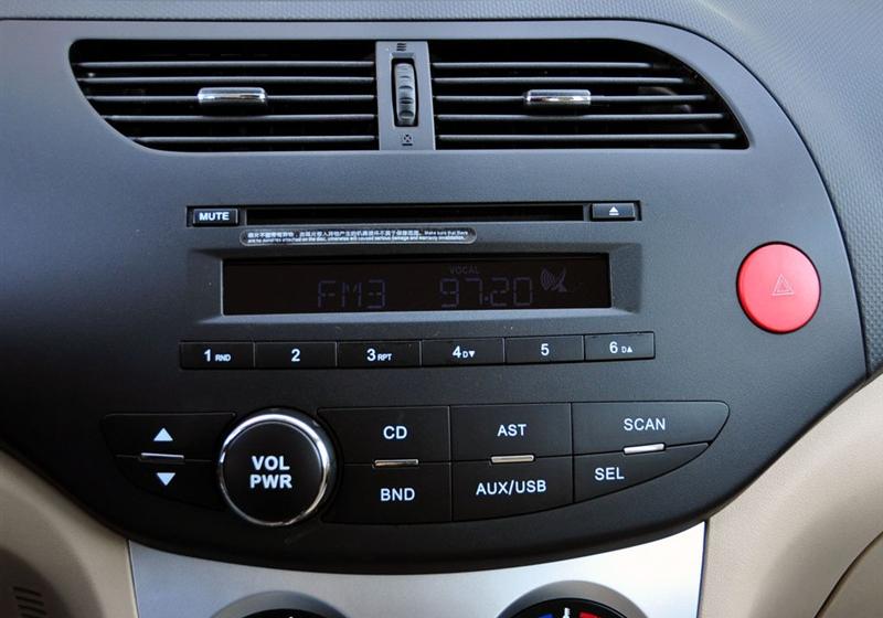 長(zhǎng)城汽車 凌傲 2010款 1.3 MT鋒尚版