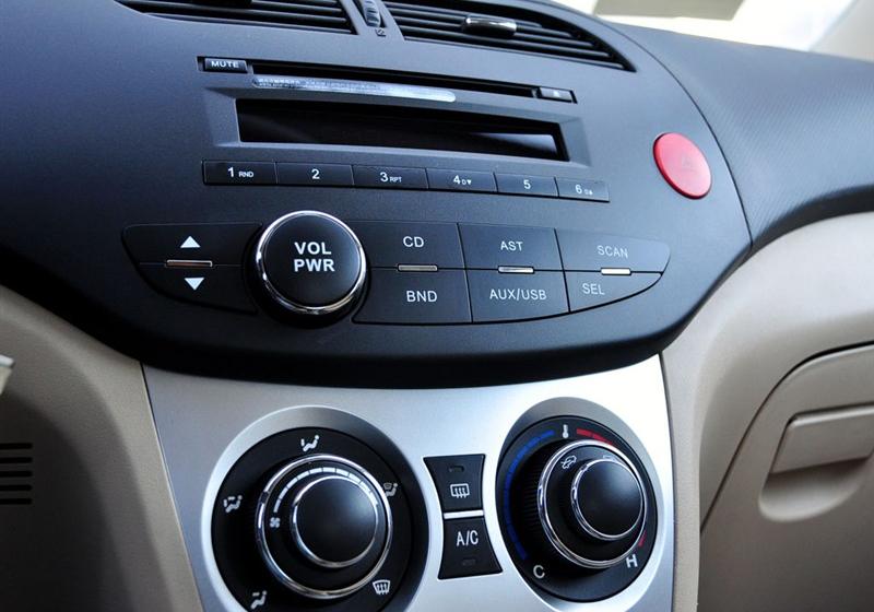 長(zhǎng)城汽車 凌傲 2010款 1.3 MT鋒尚版