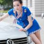 制服美女與帕薩特伴行