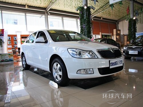 斯柯達(dá)  1.6L 手動(dòng) 車輛右側(cè)45度角