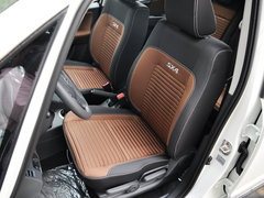 長安鈴木  酷銳版 1.6L 手動(dòng) 駕駛席座椅前45度視圖