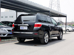 廣汽豐田  漢蘭達(dá) 3.5L AT 車輛右側(cè)尾部視角