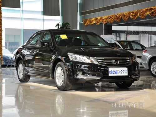 廣汽本田  雅閣2.0L AT 車輛右側(cè)45度角