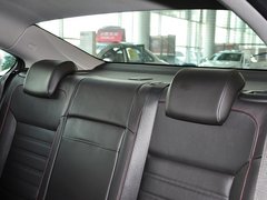 別克  2.0T 第二排座椅頭枕整體