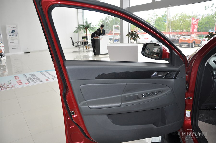 2014款 Cross 1.6L 手動尊逸型
