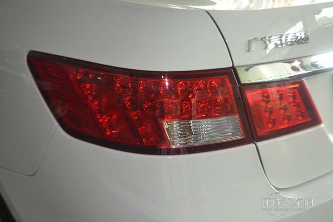 2013款 1.8T 自動(dòng)豪華版
