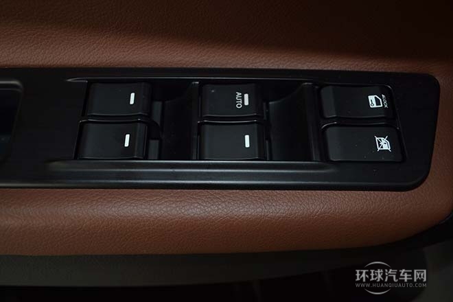 2013款 1.8T 自動(dòng)兩驅(qū)豪華版