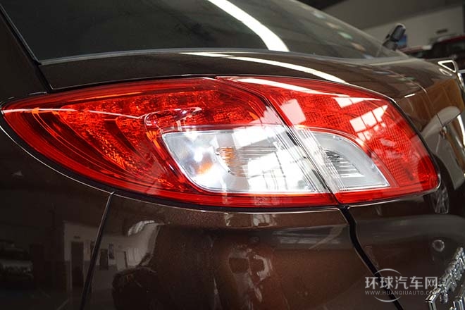 2013款 1.8T 自動兩驅(qū)豪華版
