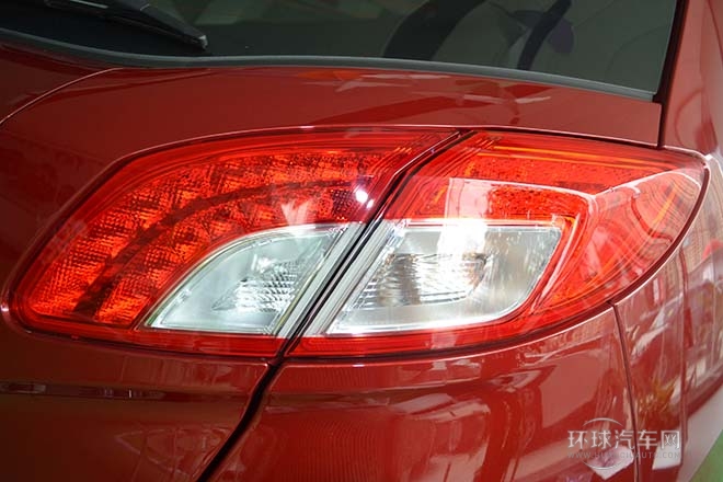2013款 1.8T 自動(dòng)兩驅(qū)精英版