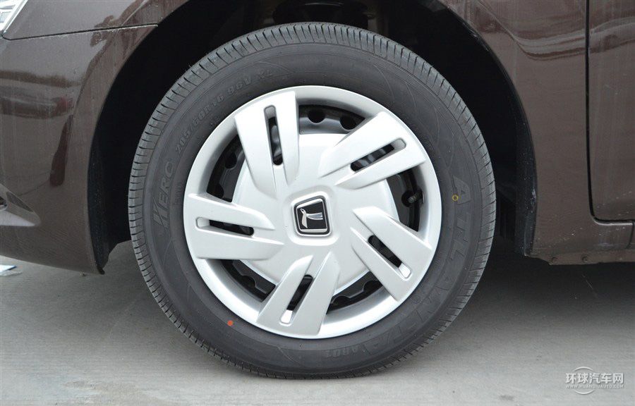 2014款 榮耀導(dǎo)航版 1.8T 手動精致型