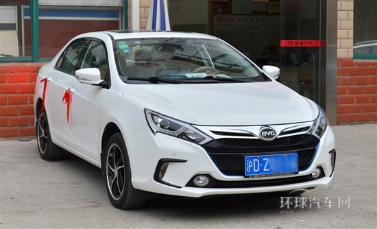 領(lǐng)跑新能源汽車 比亞迪秦獲三連冠