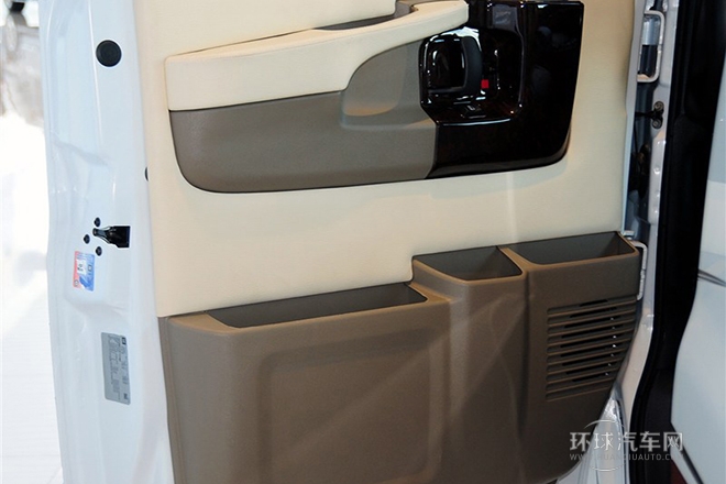 2014款 5.3L G2500S 四驅(qū)領(lǐng)袖級