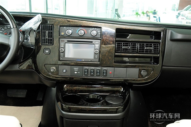 2014款 6.0L 長(zhǎng)軸領(lǐng)袖版