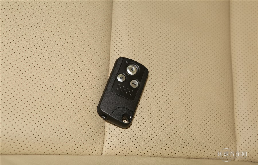 2013款 2.0L 尊貴版