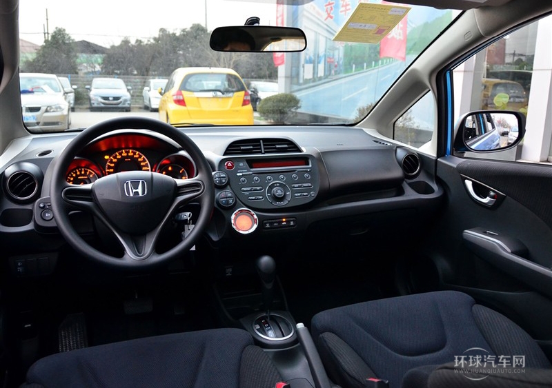 2011款 1.5L 自動(dòng)全景天窗版