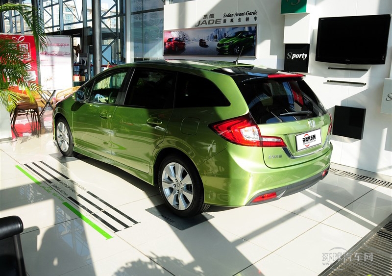 2013款 1.8L 自動舒適版 6座