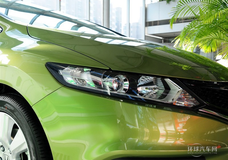 2013款 1.8L 自動舒適版 6座