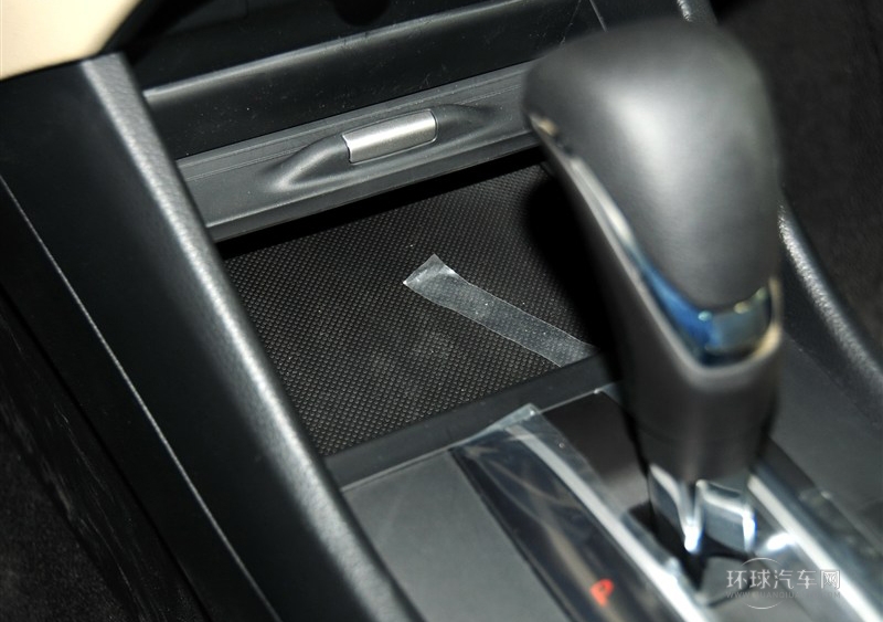 2013款 1.8L 自動(dòng)舒適版 6座