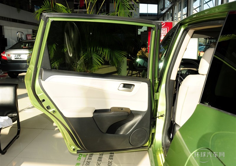 2013款 1.8L 自動(dòng)舒適版 6座