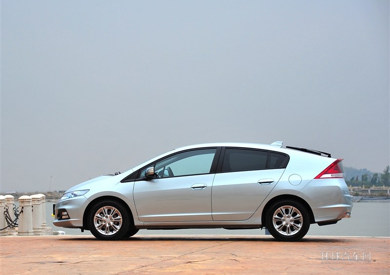 2013款 1.3L 標(biāo)準(zhǔn)型