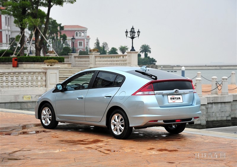 2013款 1.3L 標(biāo)準(zhǔn)型