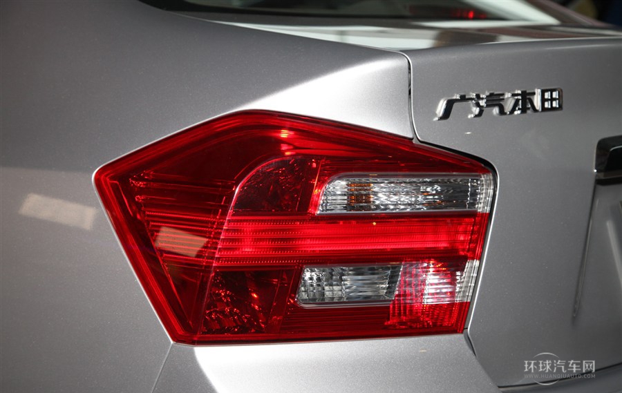 2012款 1.8L 自動(dòng)舒適版