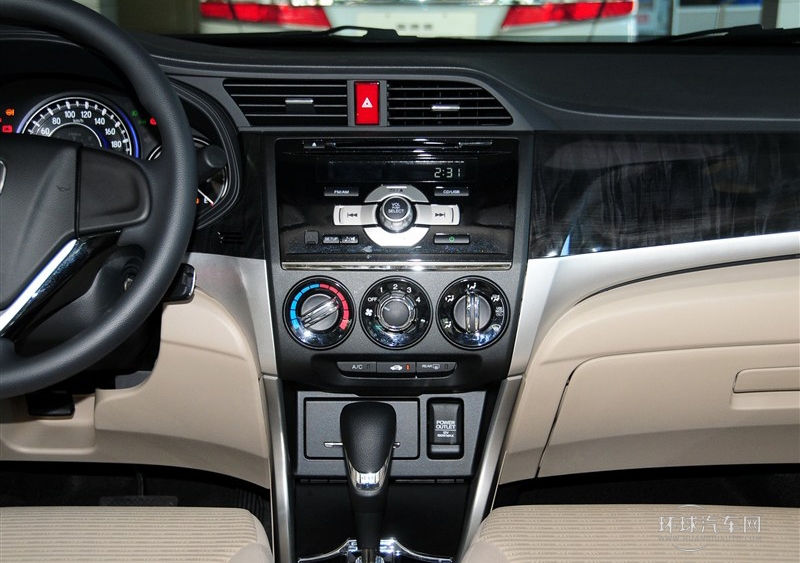 2013款 1.8L 自動舒適版