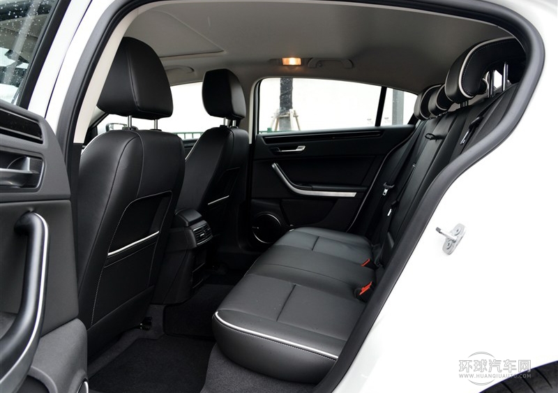 2014款 兩廂 1.6T 自動(dòng)致臻型(白色)
