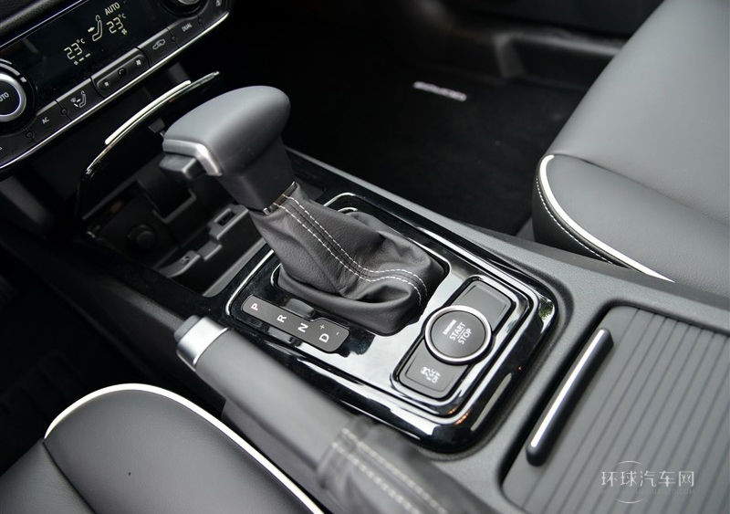2014款 兩廂 1.6T 自動(dòng)致臻型(白色)