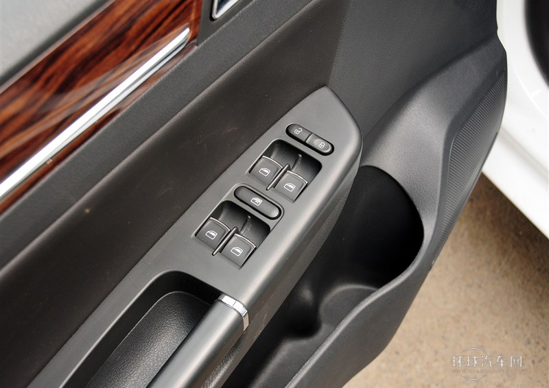 2014款 1.6L 自動(dòng)豪華型
