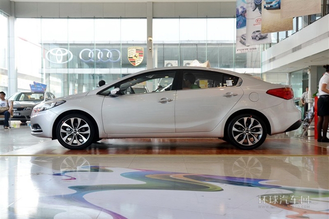 2013款 1.6L 自動(dòng)Premium