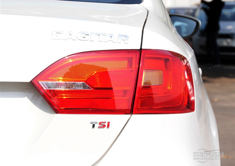 2014款 1.8TSI 自動(dòng)旗艦版