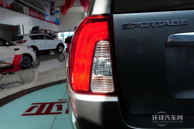 2013款 2.0L 手動兩驅(qū)版GLS