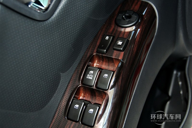 2013款 2.0L 自動兩驅(qū)版GLS