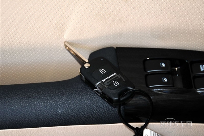 2013款 2.0L 自動(dòng)兩驅(qū)版DLX