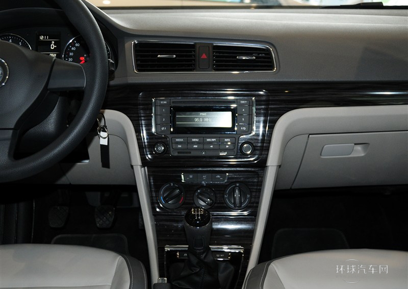 2013款 1.6L 手動(dòng)舒適型