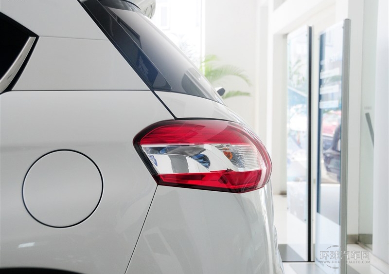 2013款 2.0L 兩驅(qū)時(shí)尚型