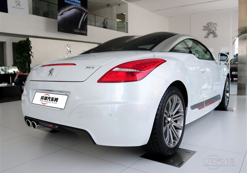 2014款 1.6T 豪華版深色風(fēng)格
