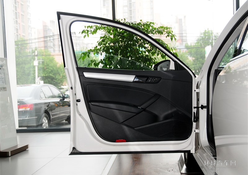 2014款 1.8TSI DSG尊榮導(dǎo)航版