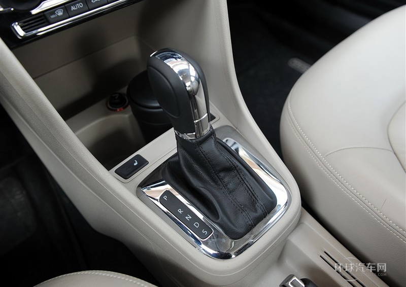 2013款 1.6L 自動(dòng)豪華版