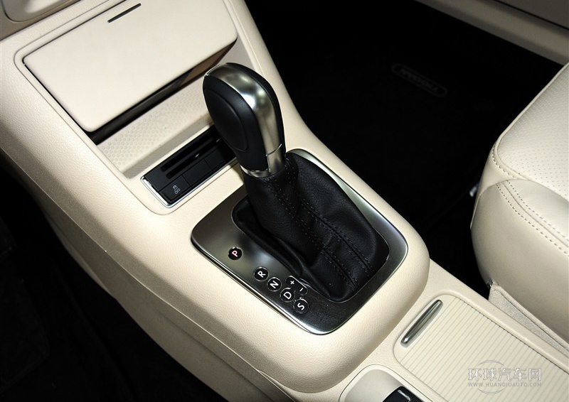 2013款 1.8TSI 自動(dòng)兩驅(qū)豪華型
