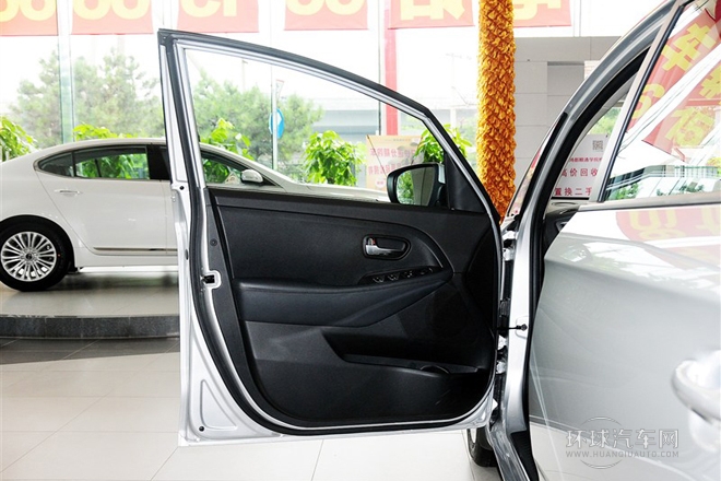 2013款 2.0L 7座自動標(biāo)準(zhǔn)版 國V