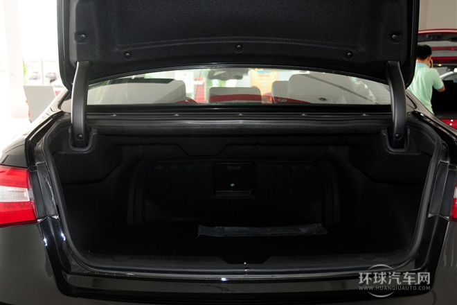 2013款 2.4L 商務(wù)天窗型 國IV