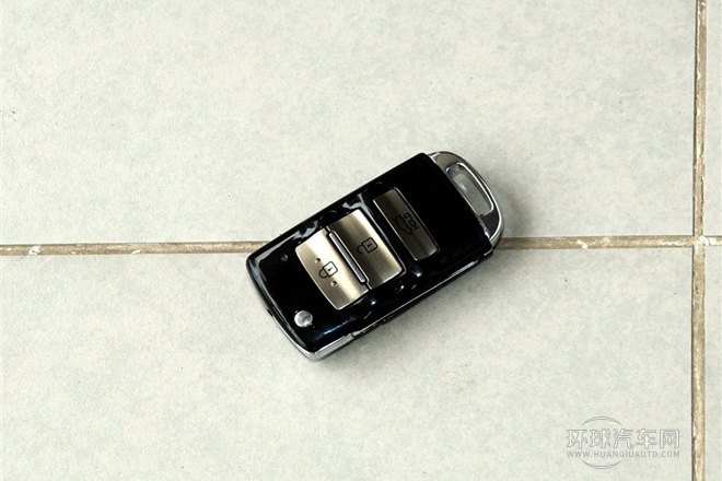2013款 2.4L 商務(wù)天窗型 國(guó)V