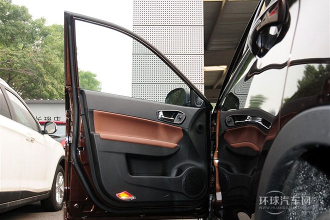 2013款 1.8T 自動(dòng)四驅(qū)尊貴版