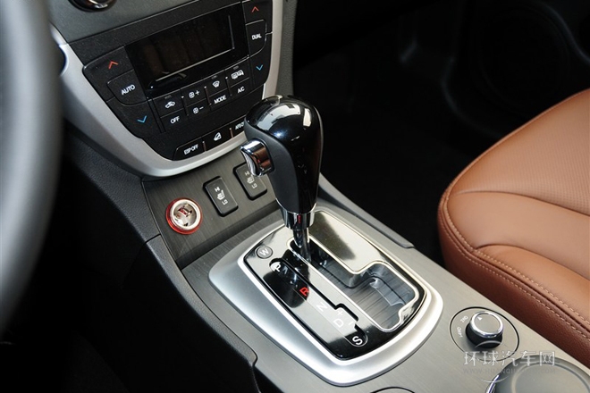 2013款 1.8T 自動四驅(qū)尊貴版