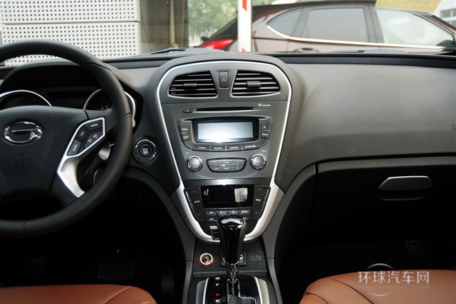 2013款 1.8T 自動四驅(qū)尊貴版