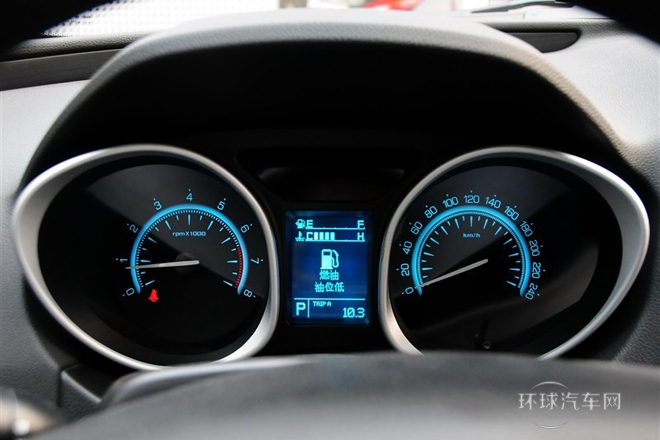 2013款 1.8T 自動四驅(qū)尊貴版