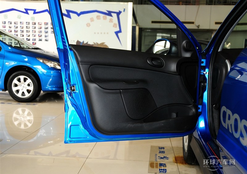 2013款 CROSS 1.4L 手動(dòng)馭樂型