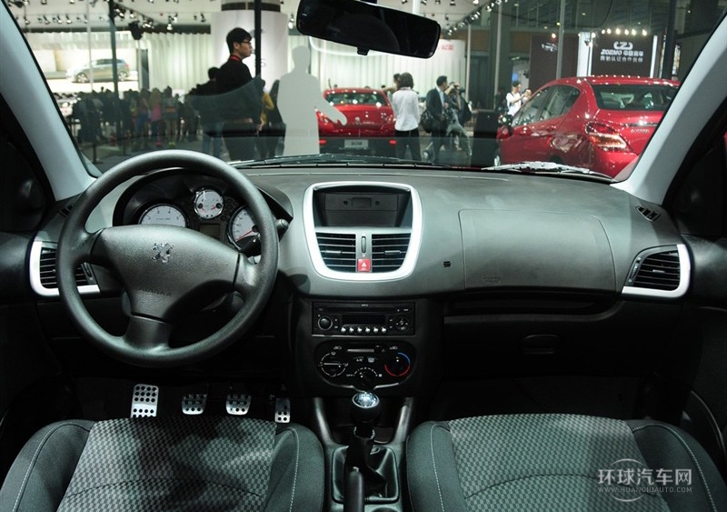 2013款 CROSS 1.6L 手動(dòng)馭樂型
